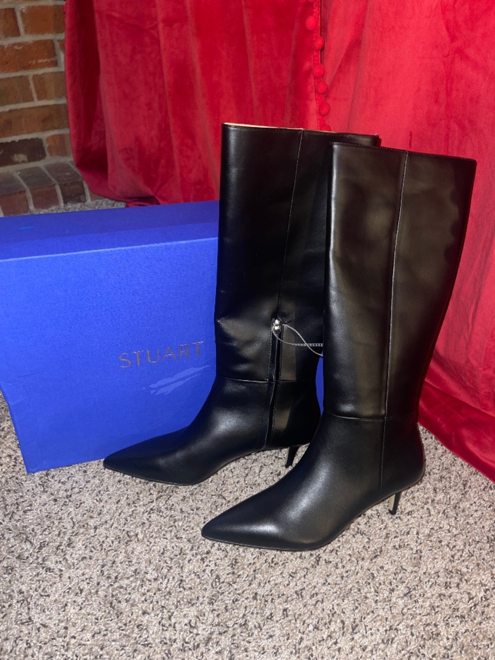 Stuart Weitzman - Picture 1 of 4